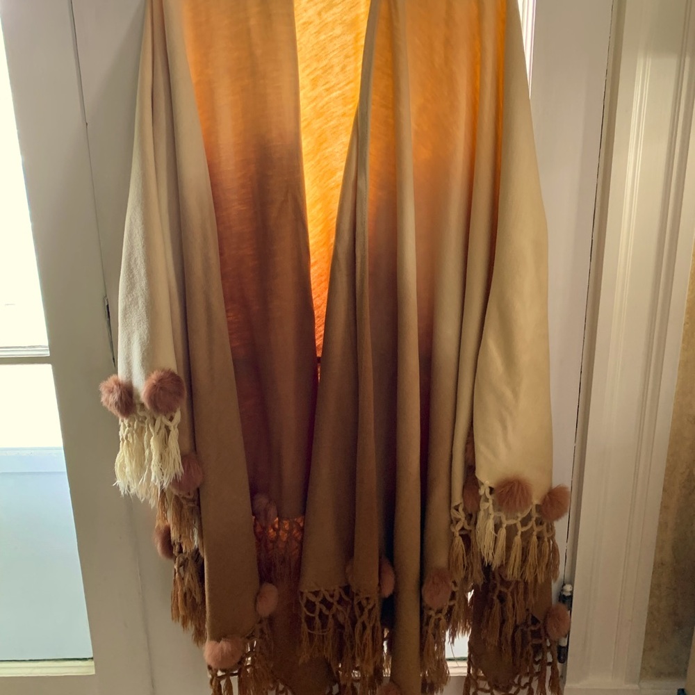 Pashmina made of wool with rabbit trim